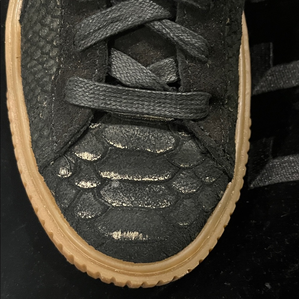 Puma suede Black and gold Sneakers - Picture 2 of 10